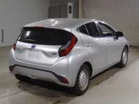 Toyota AQUA лот № 392 оценка 4  с аукциона в Японии 1