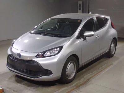 Toyota AQUA  с аукциона в Японии