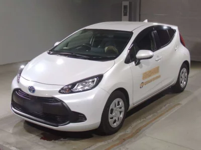 Toyota AQUA  с аукциона в Японии