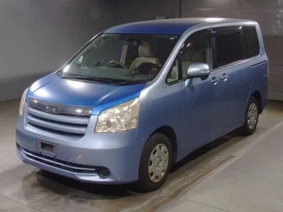 Toyota NOAH  с аукциона в Японии