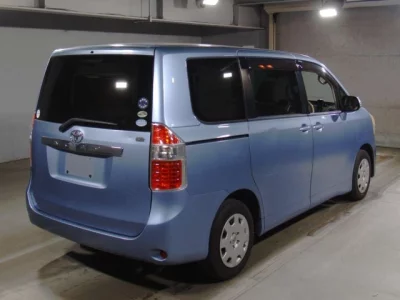 Toyota NOAH  с аукциона в Японии