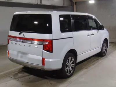 Mitsubishi Delica D:5
