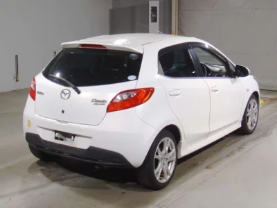 Mazda DEMIO  с аукциона в Японии