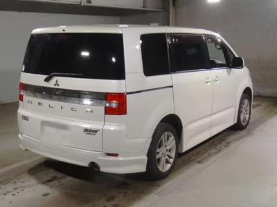 Mitsubishi Delica D:5