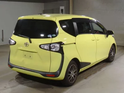 Toyota SIENTA  с аукциона в Японии
