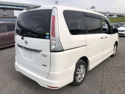 Nissan SERENA  с аукциона в Японии