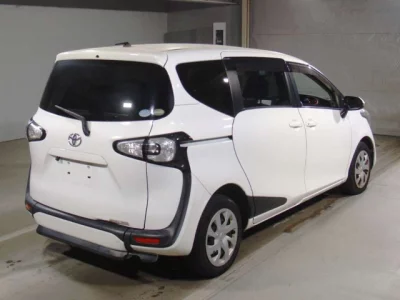 Toyota SIENTA  с аукциона в Японии