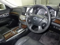 Nissan FUGA лот № 1215 оценка 4  с аукциона в Японии 2