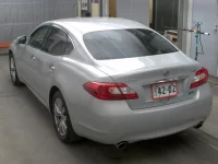 Nissan FUGA лот № 1215 оценка 4  с аукциона в Японии 1