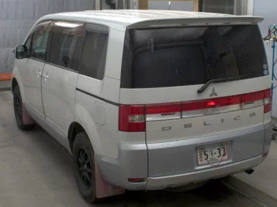 Mitsubishi Delica D:5