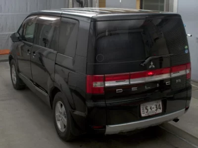 Mitsubishi Delica D:5