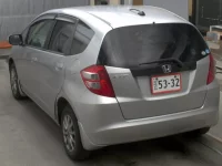 Honda FIT лот № 4054 оценка 3.5  с аукциона в Японии 1