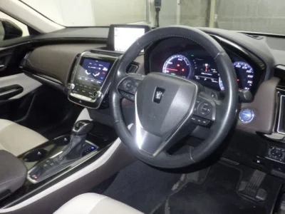 Toyota CROWN  с аукциона в Японии