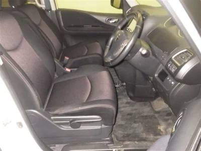 Nissan SERENA  с аукциона в Японии