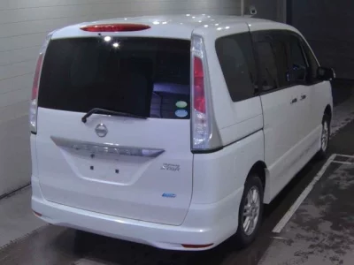 Nissan SERENA  с аукциона в Японии