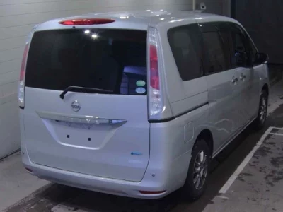 Nissan SERENA  с аукциона в Японии
