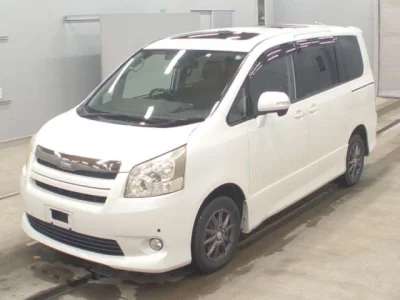 Toyota NOAH  с аукциона в Японии