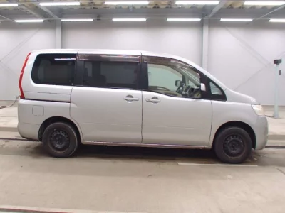 Nissan SERENA  с аукциона в Японии