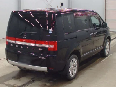 Mitsubishi Delica D:5