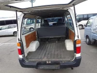 Toyota HIACE VAN лот № 3309 оценка 2  с аукциона в Японии 10
