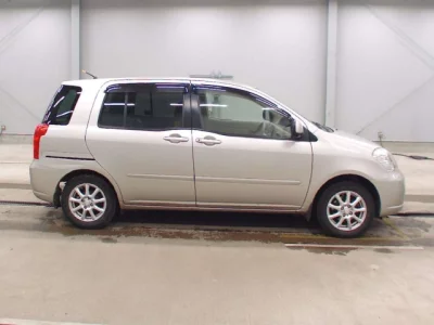 Toyota RAUM  с аукциона в Японии