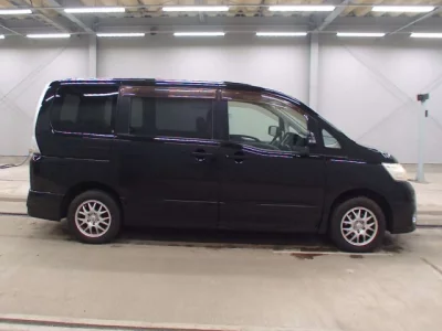 Nissan SERENA  с аукциона в Японии