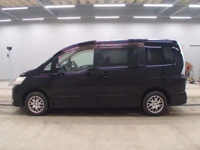 Nissan SERENA  с аукциона в Японии