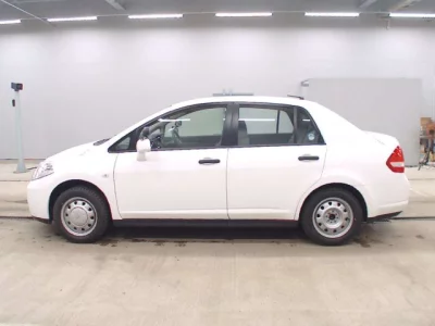 Nissan TIIDA LATIO  с аукциона в Японии