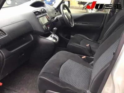 Nissan SERENA  с аукциона в Японии