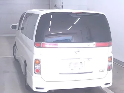 Nissan ELGRAND  с аукциона в Японии