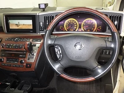 Nissan ELGRAND  с аукциона в Японии