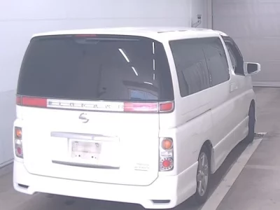 Nissan ELGRAND  с аукциона в Японии