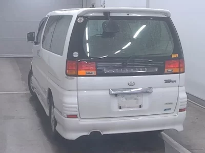 Nissan ELGRAND  с аукциона в Японии
