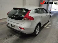 Volvo V40 лот № 3045 оценка 4  с аукциона в Японии 4