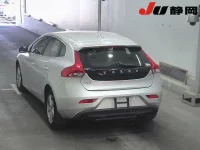 Volvo V40 лот № 3045 оценка 4  с аукциона в Японии 1