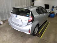 Toyota AQUA лот № 10959 оценка 4.5  с аукциона в Японии 2