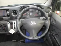 Nissan CARAVAN VAN лот № 3608 оценка 3  с аукциона в Японии 4