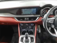 Alfa Romeo Stelvio лот № 38120 оценка 4.5  с аукциона в Японии 8