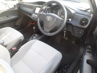 Toyota COROLLA AXIO  с аукциона в Японии