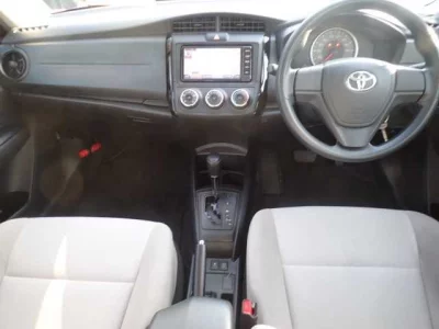 Toyota COROLLA AXIO  с аукциона в Японии