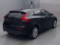 Volvo V40 лот № 76038 оценка 4  с аукциона в Японии 1