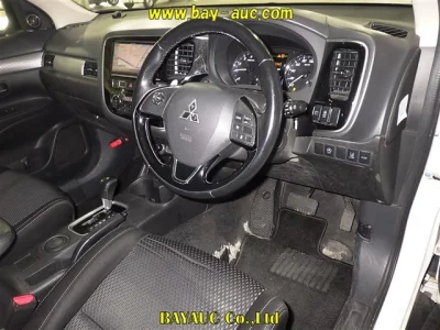 Mitsubishi OUTLANDER  с аукциона в Японии