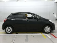 Toyota VITZ лот № 30010 оценка 3  с аукциона в Японии 2