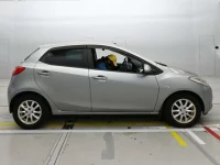 Mazda DEMIO лот № 30099 оценка 3.5  с аукциона в Японии 2