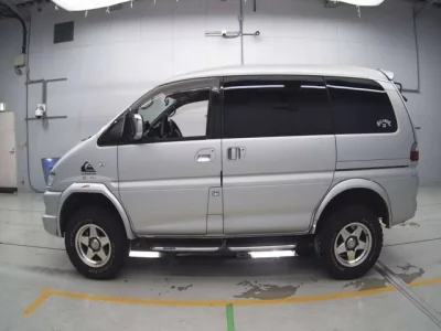 Mitsubishi DELICA