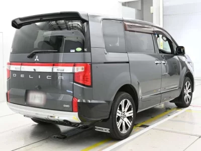 Mitsubishi Delica D:5