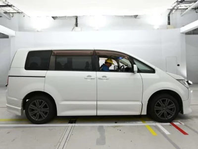 Mitsubishi DELICA D5  с аукциона в Японии