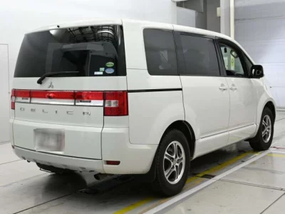 Mitsubishi DELICA D5  с аукциона в Японии