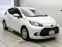 Toyota AQUA лот № 30044 оценка 4.5  с аукциона в Японии 4