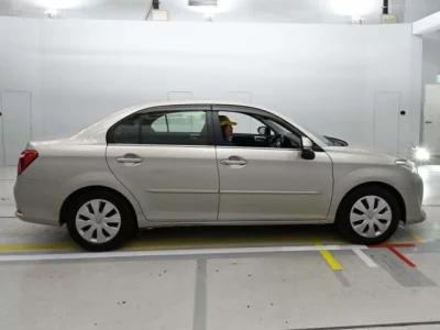Toyota COROLLA AXIO  с аукциона в Японии